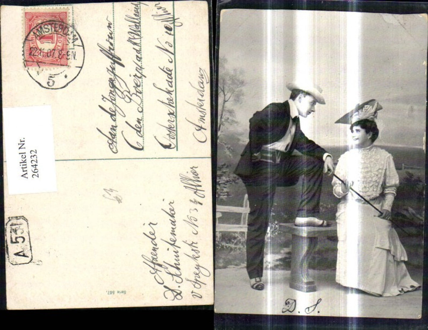 264232,Frau m. Hut Mann Anzug Hut Gehstock