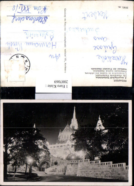 2007069,Budapest Die illuminierte Fischerbastei Kloster Kirche