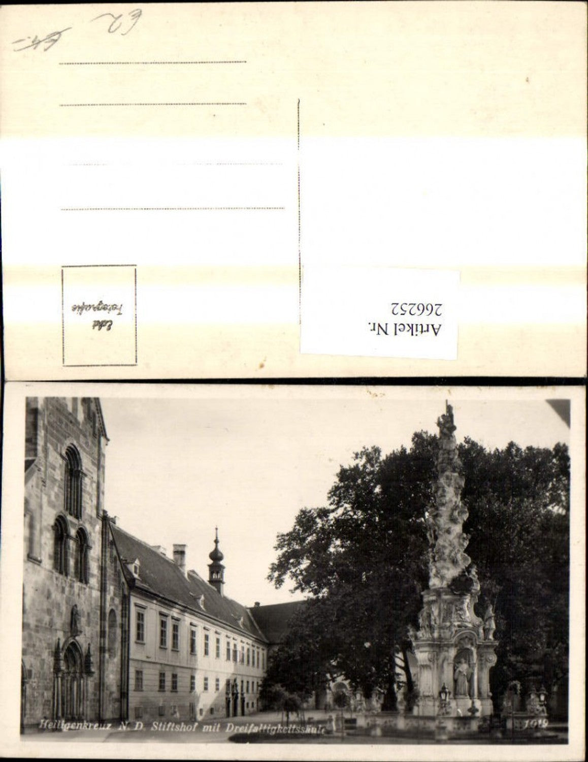 266252,Foto Ak Heiligenkreuz Stiftshof m. Dreifaltigkeitssäule