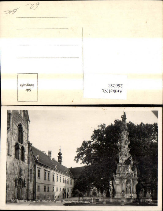 266252,Foto Ak Heiligenkreuz Stiftshof m. Dreifaltigkeitssäule