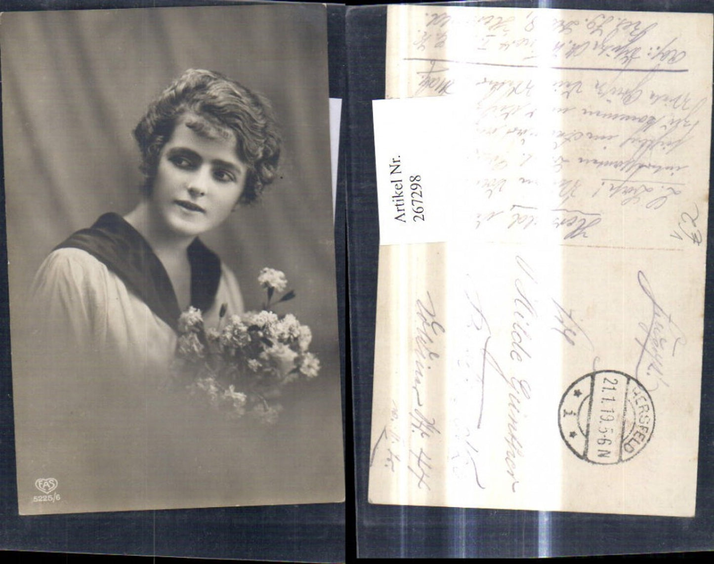 267298,Foto Ak Frau m. Blumen Nelken Strauß pub EAS 5225/6