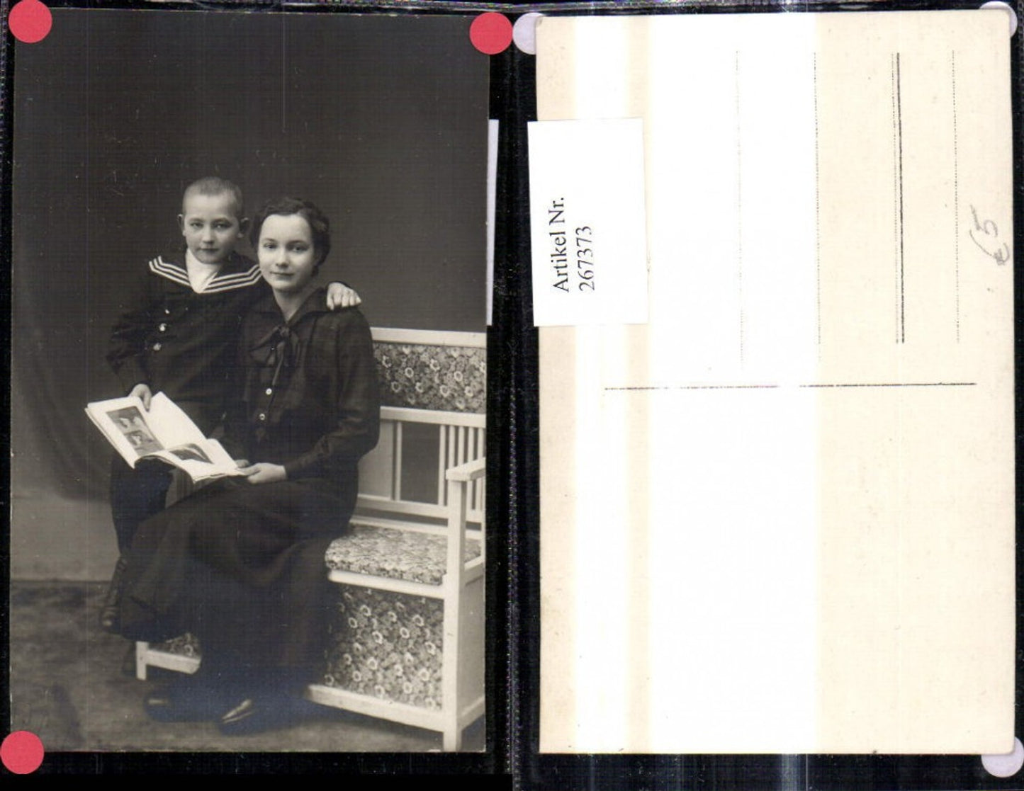 267373,Foto Ak Frau m. Junge Bub i. Matrosenanzug liest Buch Lesen