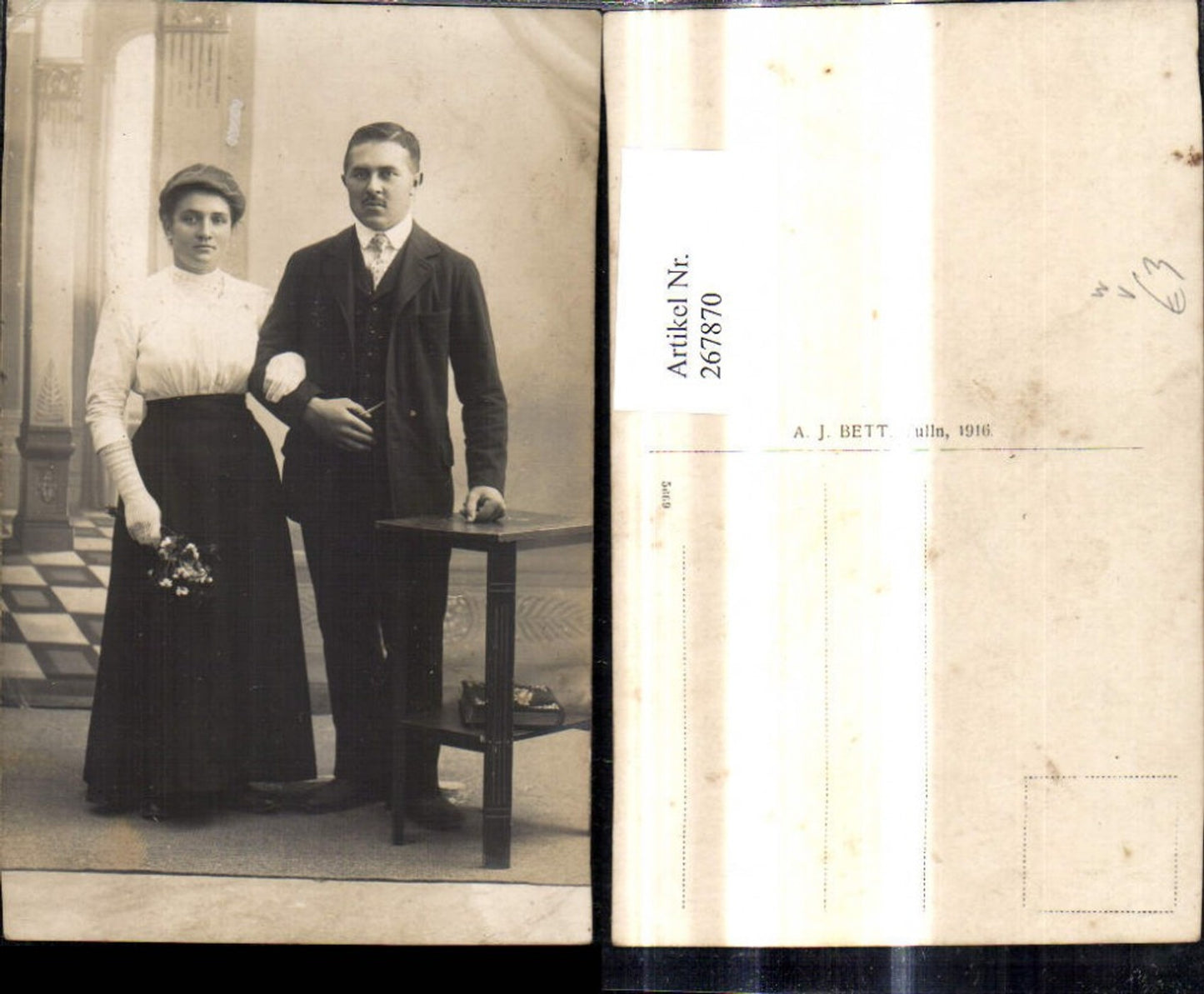 267870,Foto Ak Frau m. Mann Blumenstrauß pub A. J. Bett Tulln