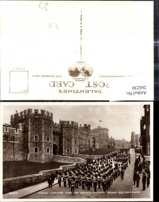 268230,Schloss Guard Leaving Windsor Castle showing Henry VIII Gateway Musikkapelle