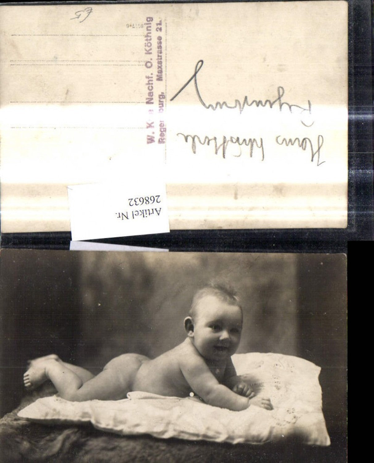 268632,Foto Ak Kinder Nacktes Kleinkind a. Bauch liegend Kissen