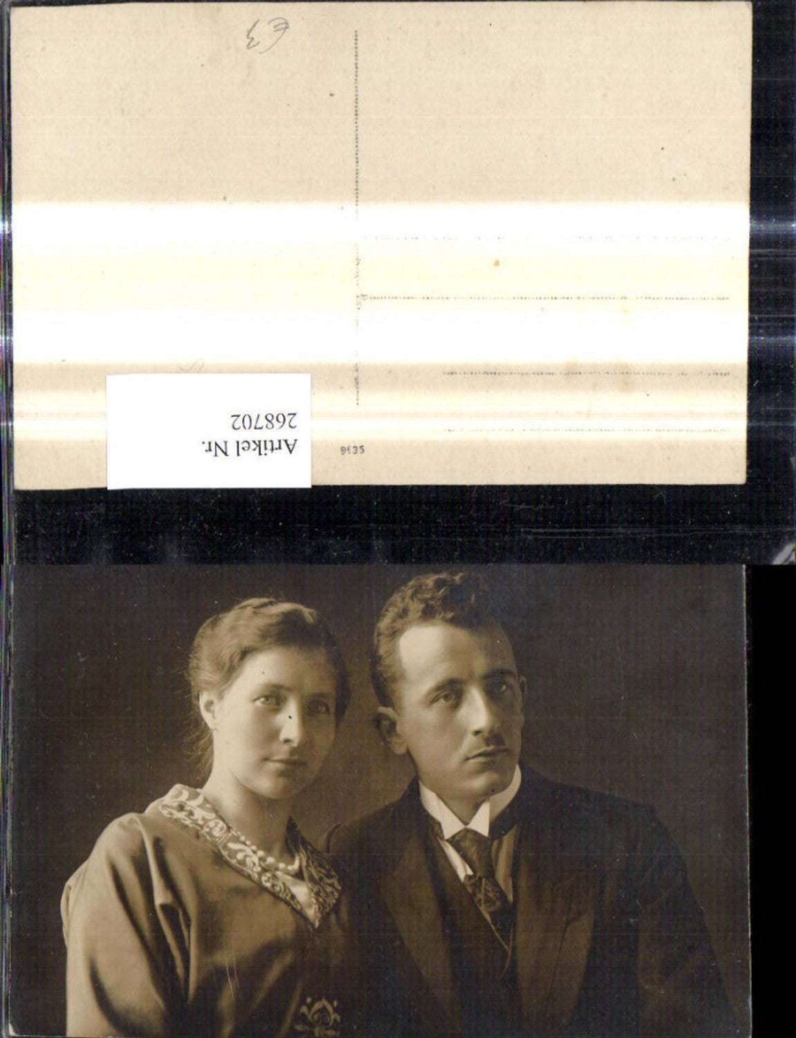 268702,Foto Ak Mann i. Anzug Frau m. Perlenkette