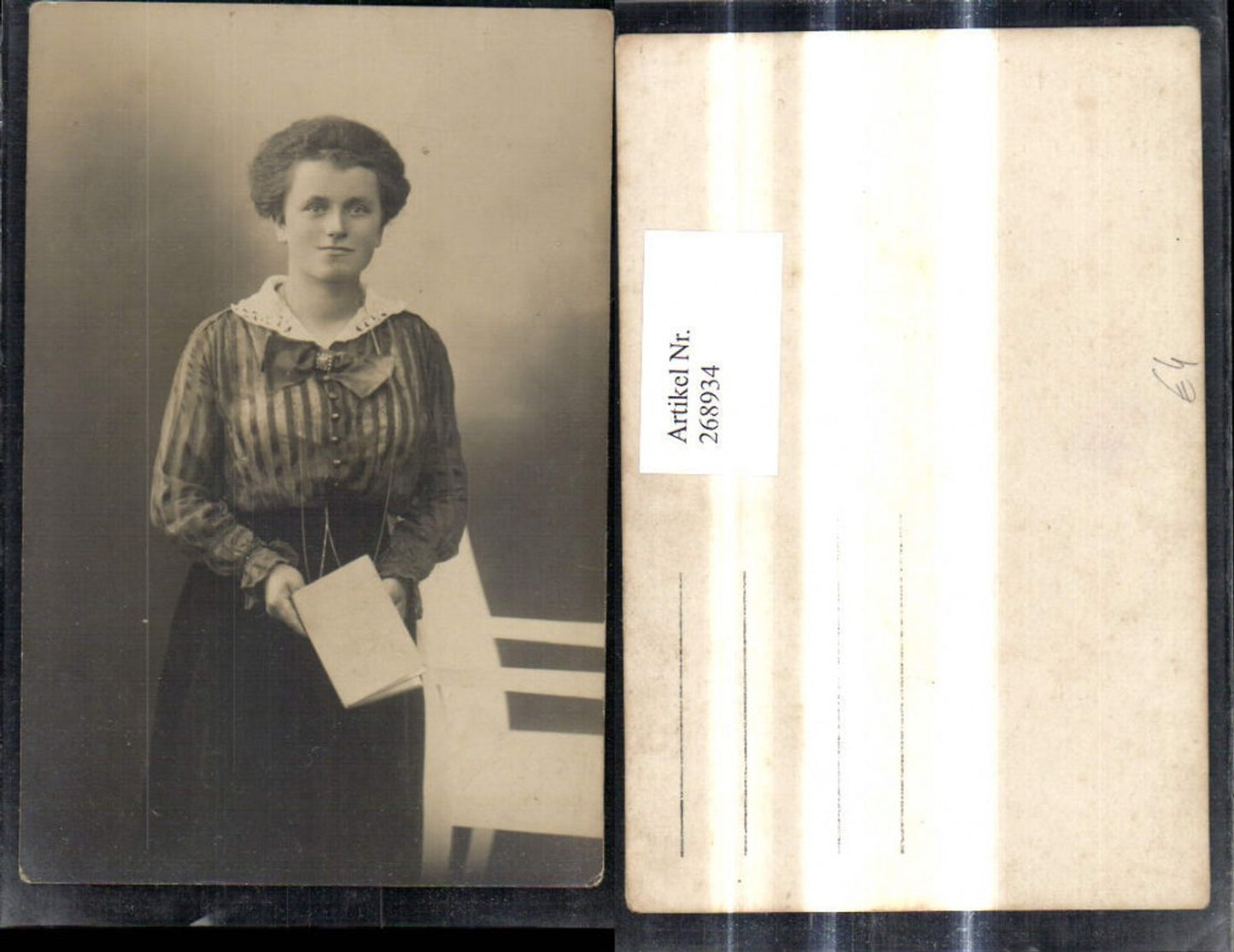 268934,Foto Ak Frau liest Buch Lesen