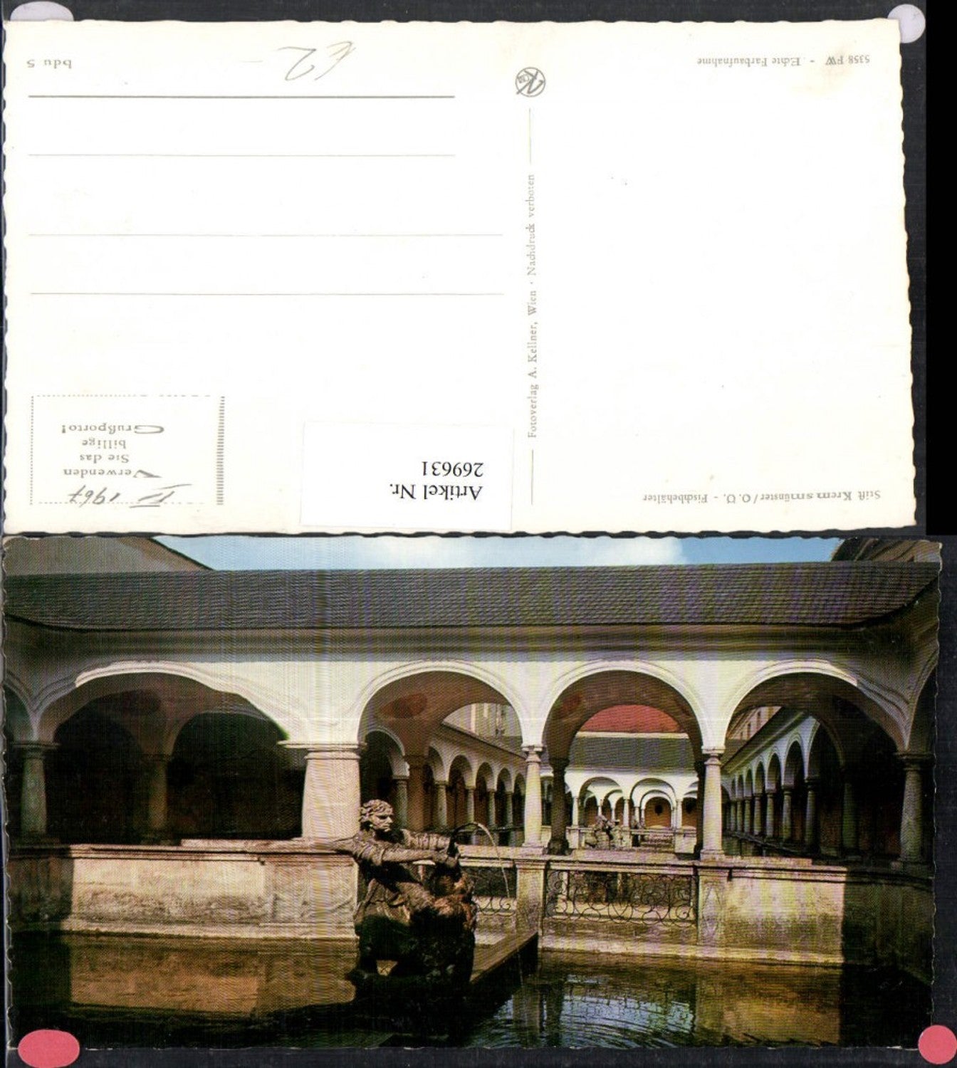 269631,Kremsmünster Stift Innenhof Fischbehälter