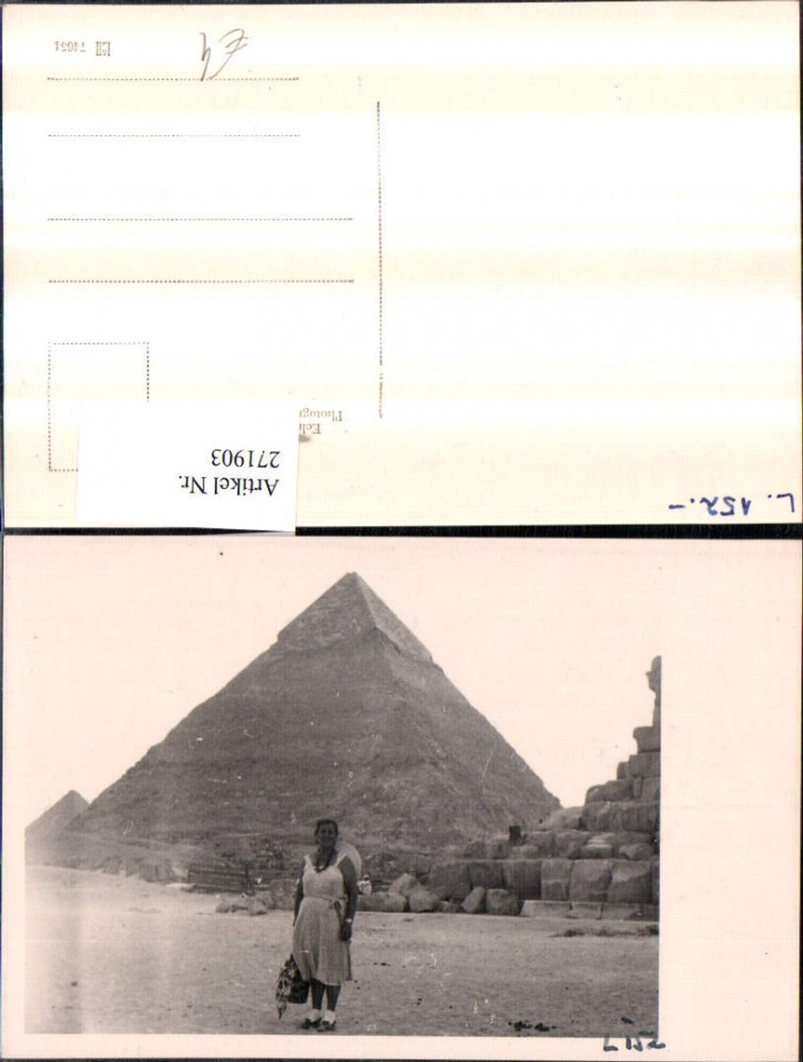 271903,Foto AK Frau m. Kleid Pyramide