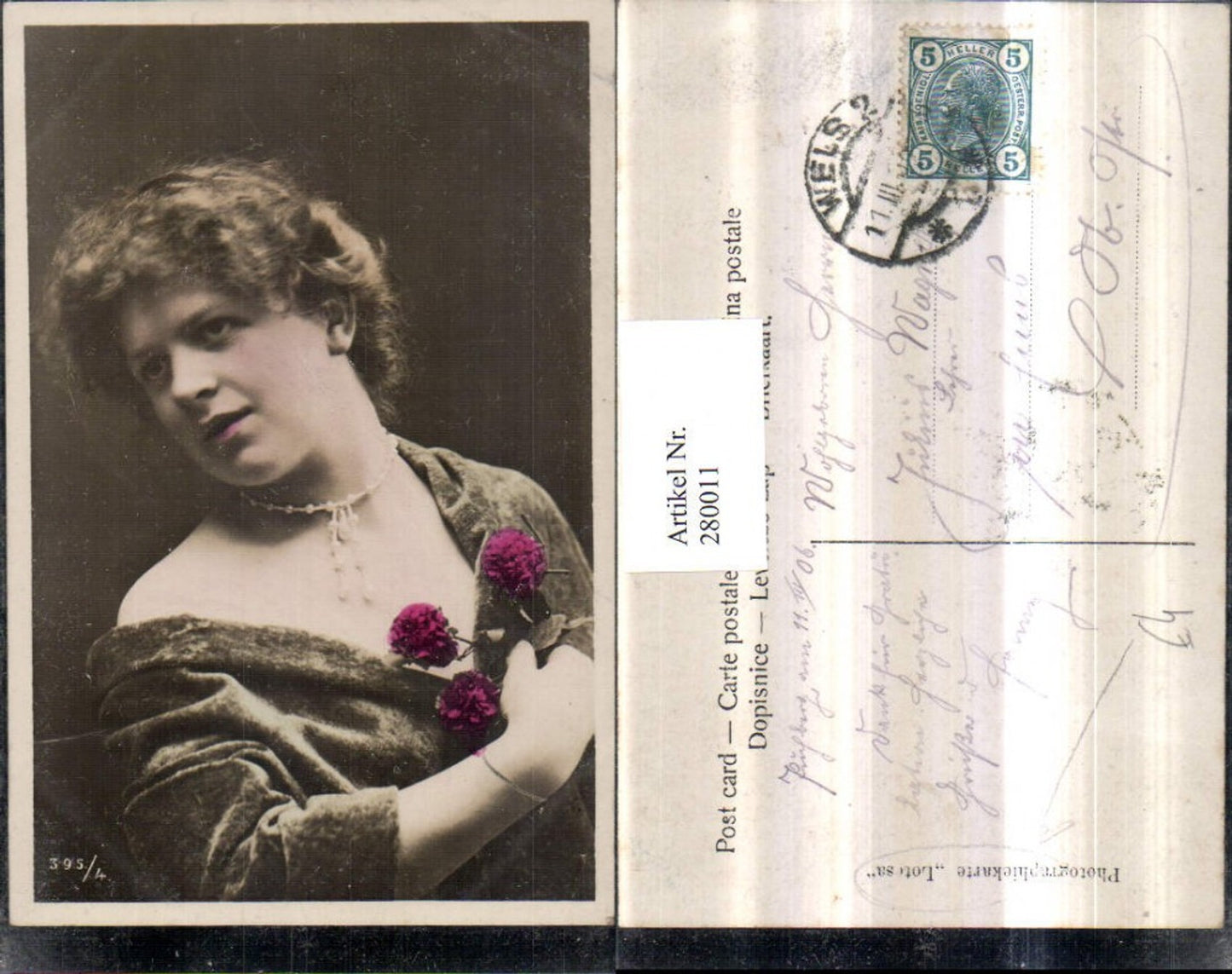 280011,Foto AK Frau m. Kette Blumen Nelken Portrait pub Lotesa 395/4