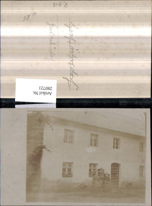280721,Foto AK Großröhrsdorf Hausansicht Frauen in Tracht