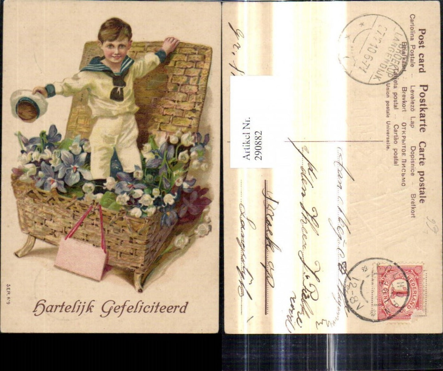 290882,Präge Litho Bub Junge Matrosenanzug i. Korb Kiste Blumen Veilchen Maiglöckchen Hartelijk Gefeliciteerd