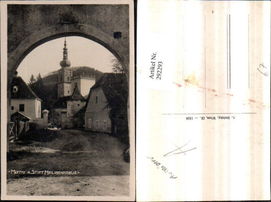 292293,Motiv aus Stift Heiligenkreuz Tor Kirche Straßenansicht