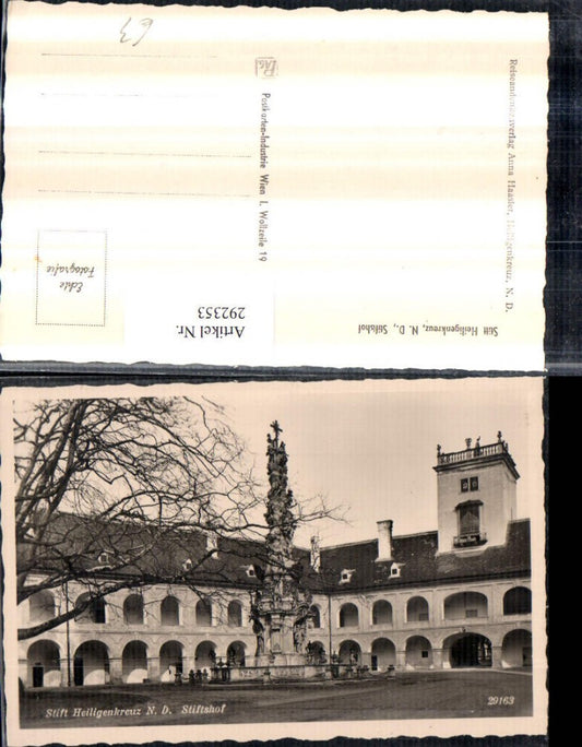 292353,Stift Heiligenkreuz Stiftshof Arkaden Pestsäule