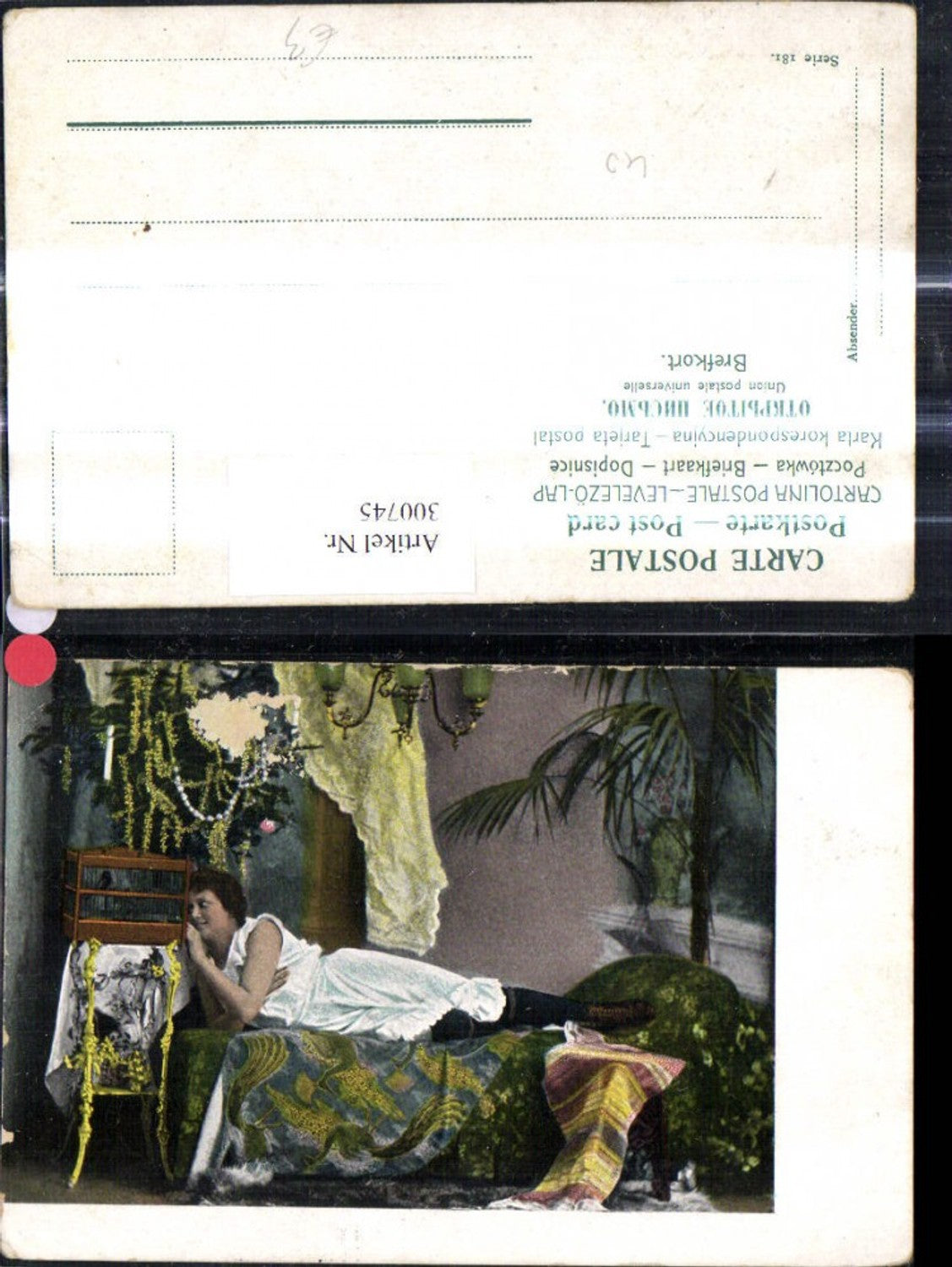 300745,Frau liegt a. Sofa Chaiselongue m. Vogelkäfig