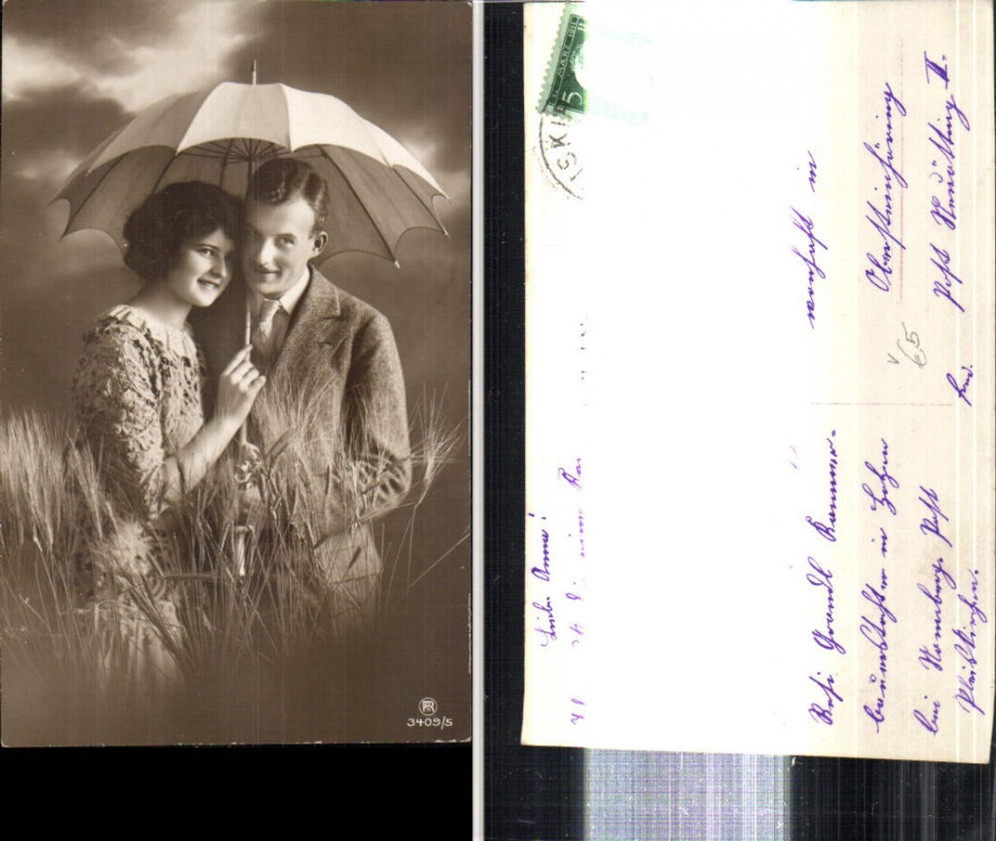 302945,Liebe Paar Umarmung unter Schirm Getreidefeld pub RPH 3409/5