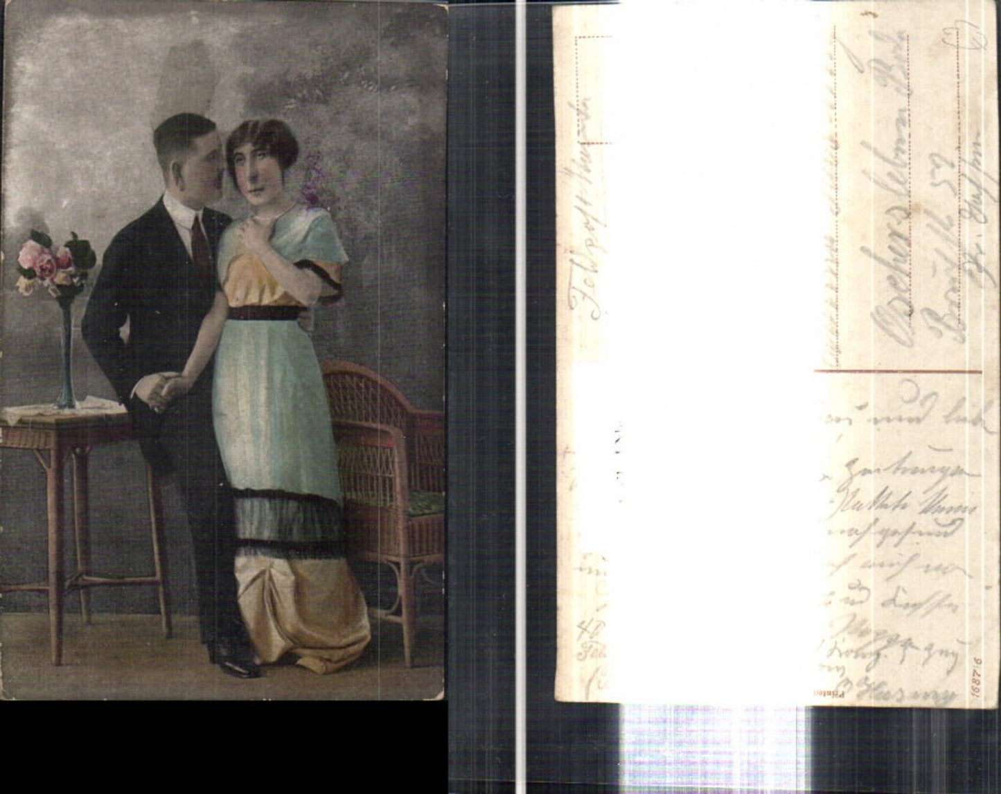 302958,Liebe Paar Händchenhalten Verliebter Blick Tisch m. Rosenvase
