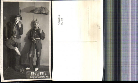 303218,Foto Ak Fix & Flix Moderner Exzentric Akt Schauspieler Sänger Schirm Telefon