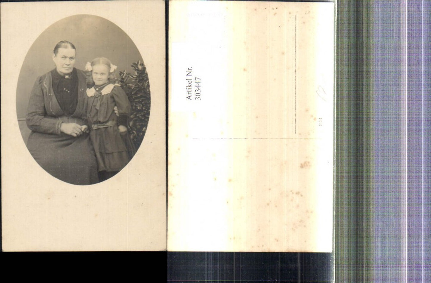 303447,Foto Ak Frau m. Mädchen Haarschleifen Passepartout