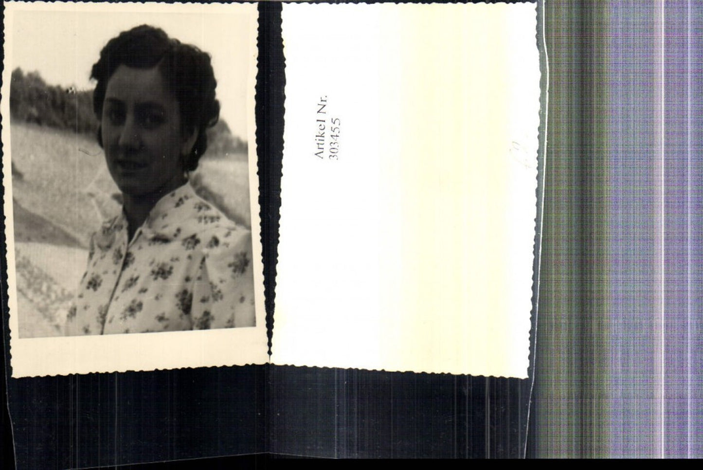 303455,Foto Frau Portrait Blumenbluse