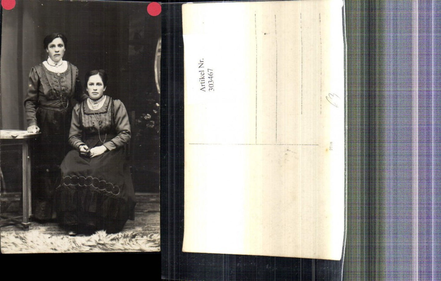 303467,Foto Ak Frauen Portrait stehend u. sitzend Halskette