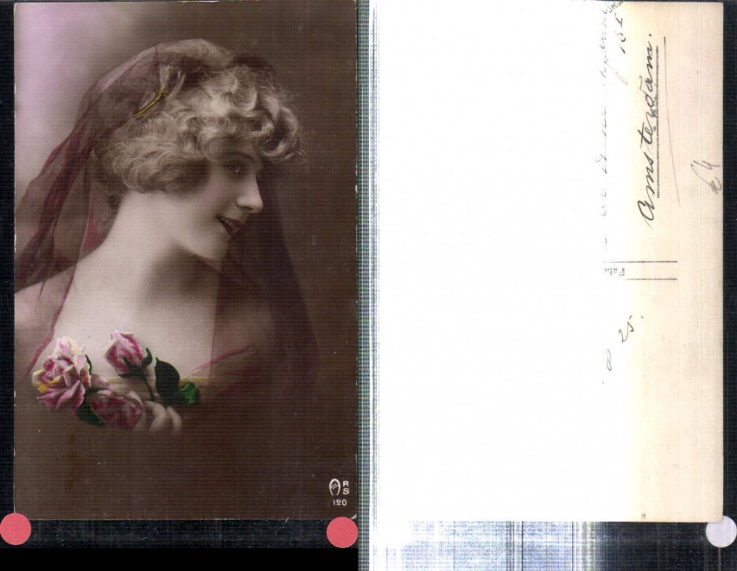 309202,Frau m. Kopftuch Schleier Rosen Blumen Portrait