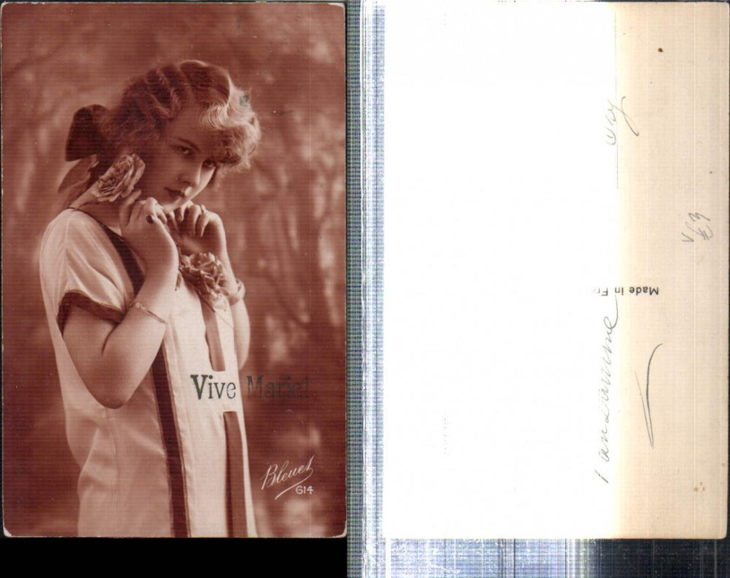 309203,Frau Mädchen m. Kleid Haarschleife Blumen Portrait pub Bleuet 614
