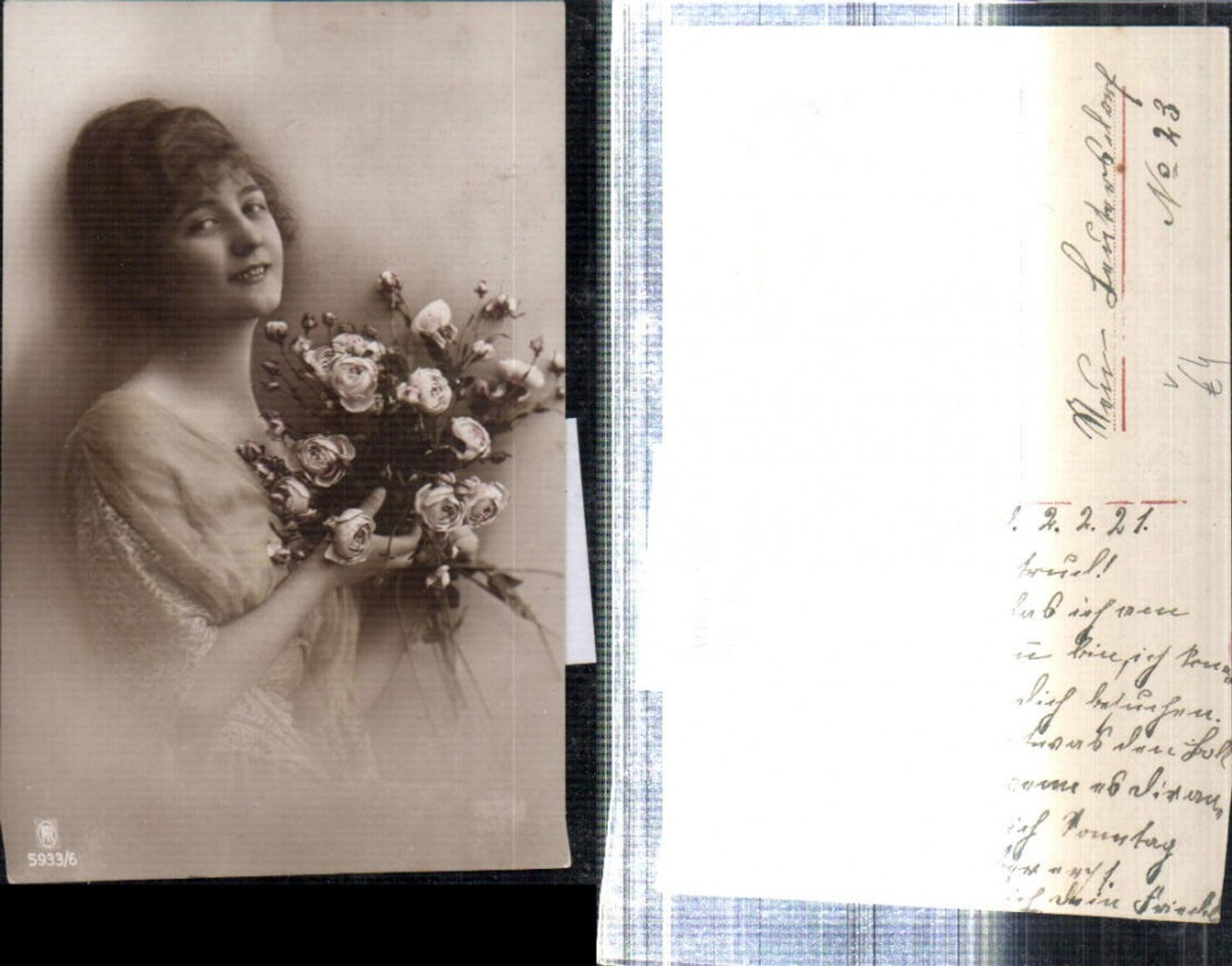 309214,Foto AK Frau m. Rosenstrauß Rosen Portrait pub RPH 5933/6