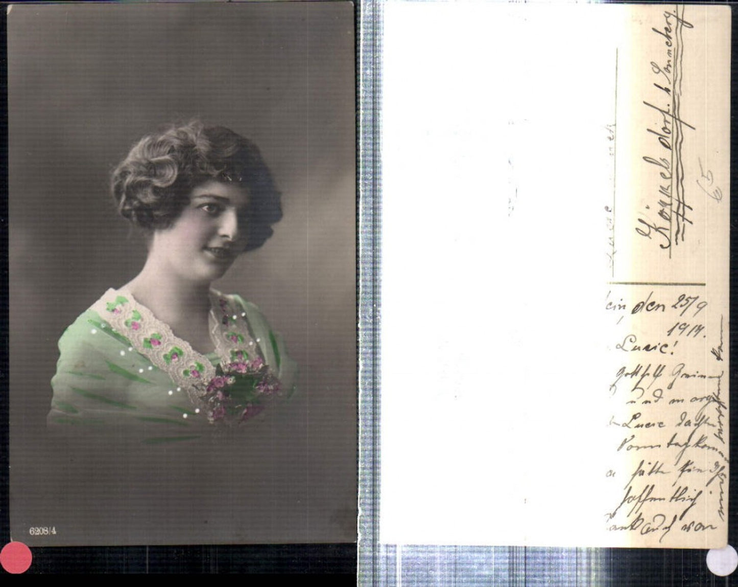 309220,Frau m. Stola Blumen Portrait