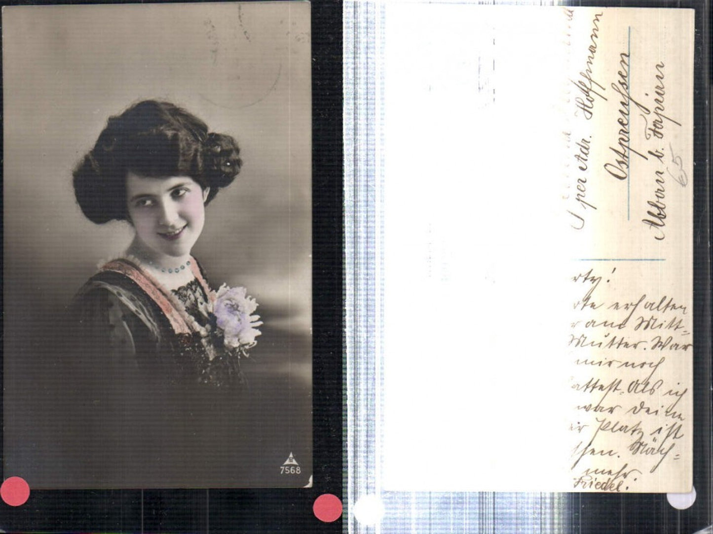 309222,Frau m. Kette Blume Portrait