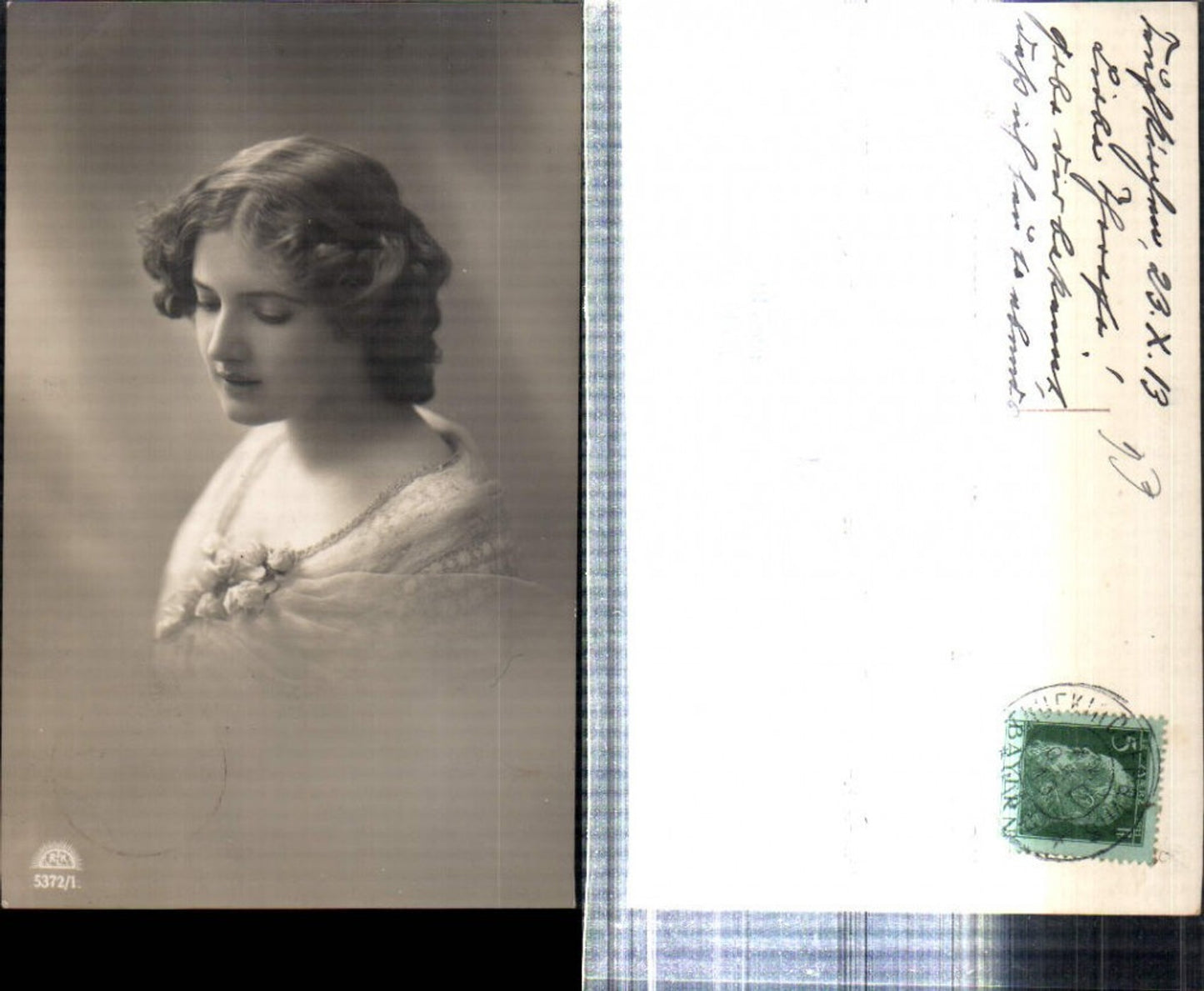 309240,Foto AK Frau m. Stola Portrait Blumen