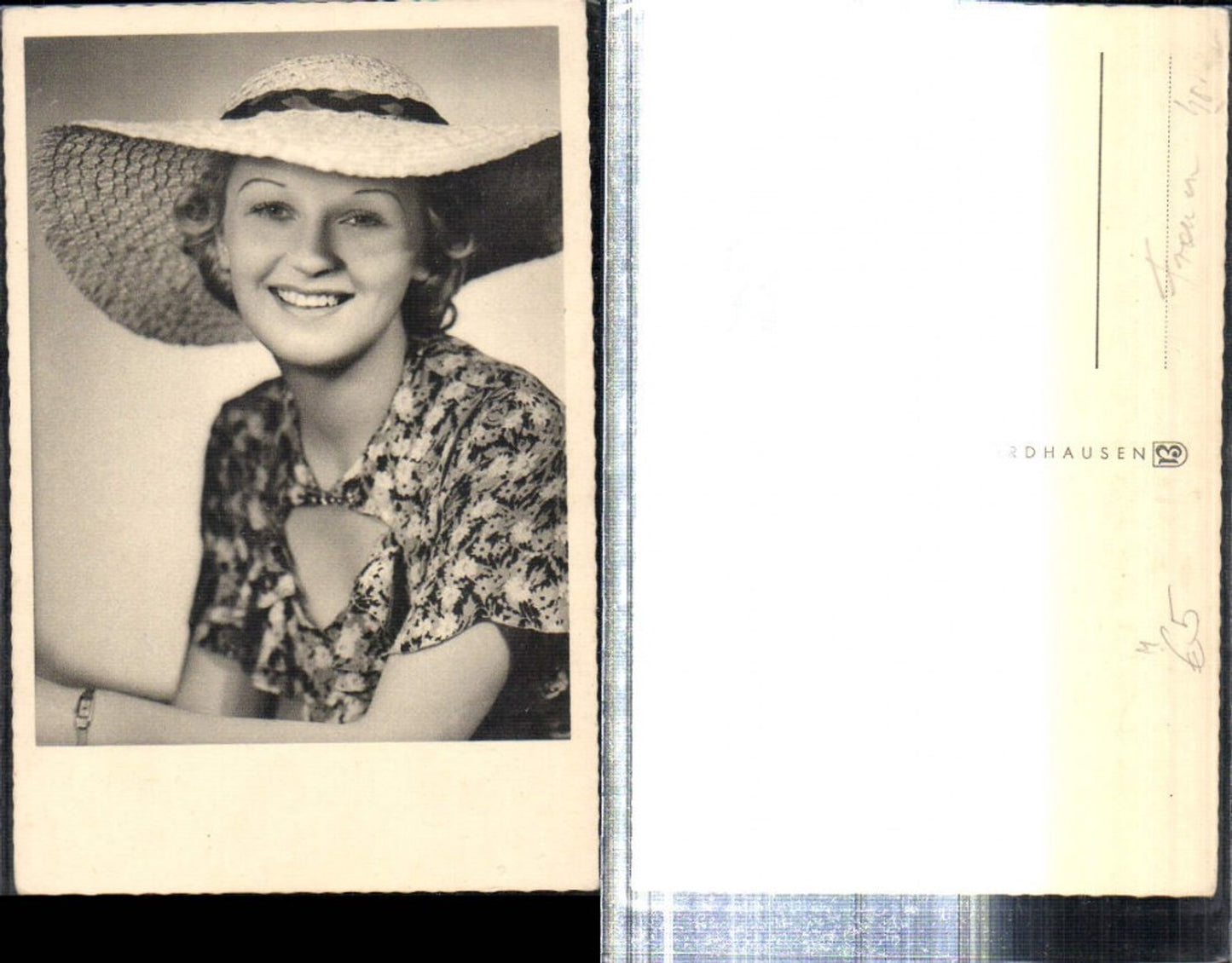 309267,Frau m. Hut Hutmode Armbanduhr Portrait
