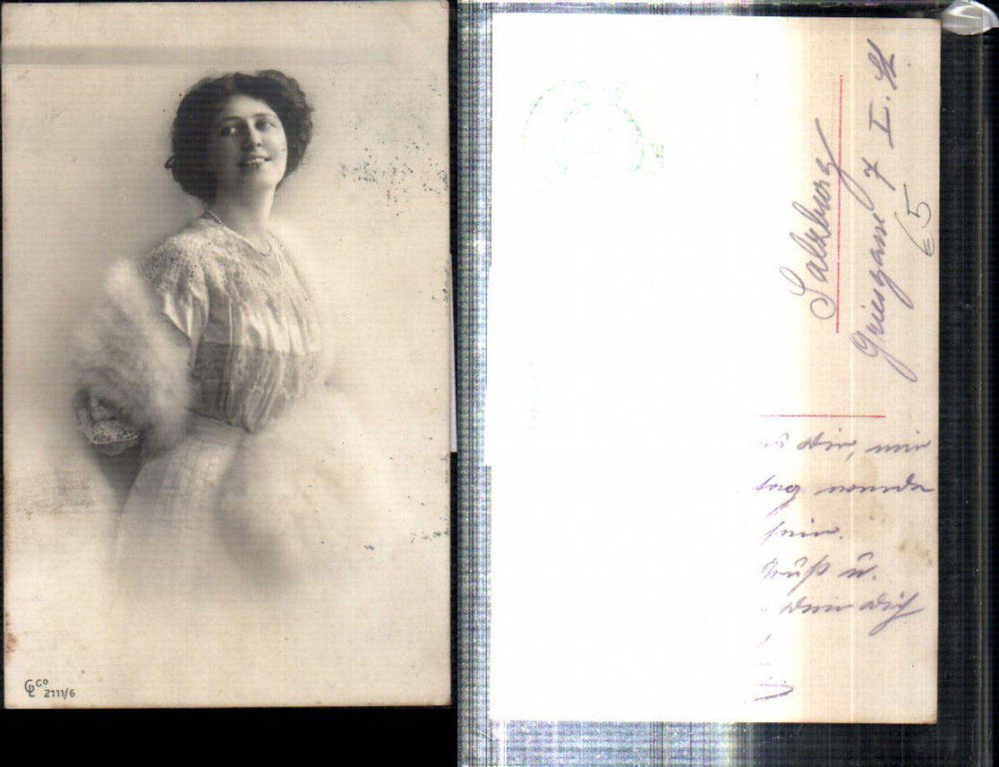 309307,Foto AK Frau m. Perlenkette Kleid Pelzstola Stola