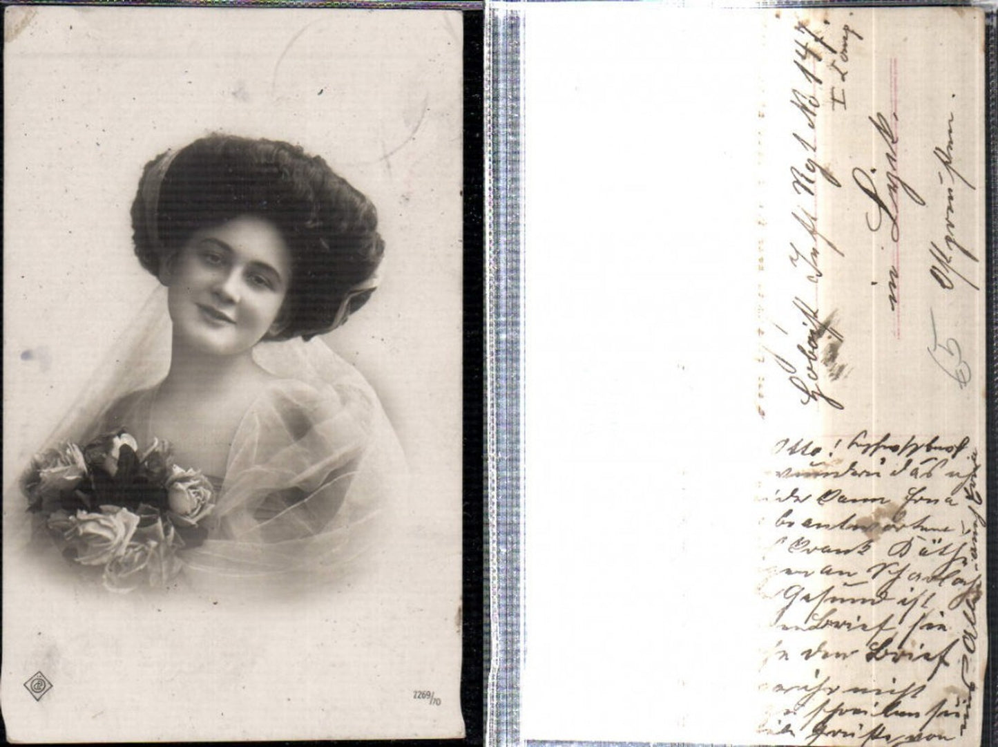 309313,Foto AK Frau m. Tuch Stola Portrait Rosenstrauß