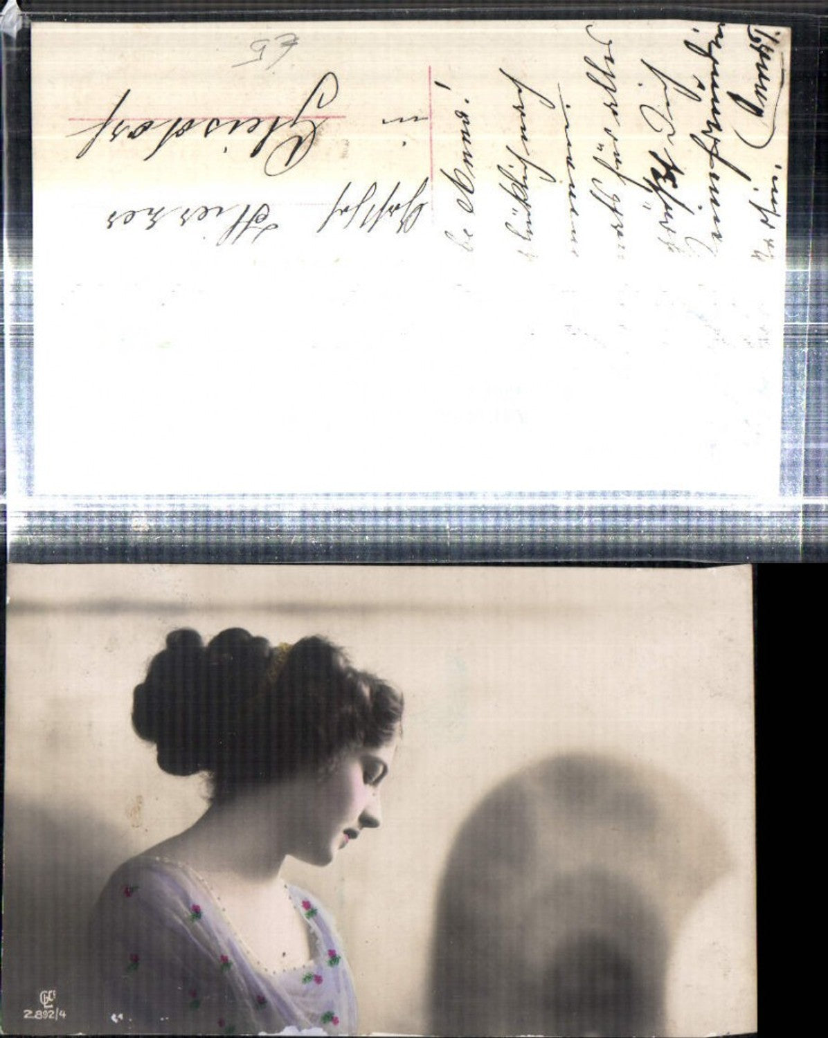 309325,Frau Mädchen m. Haarband Seitenportrait