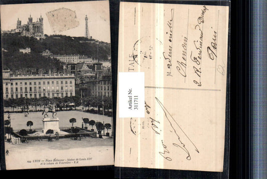 311711,Lyon Place Bellecour Statue de Louis XIV et le coteau de Fourviere Denkmal Kirche