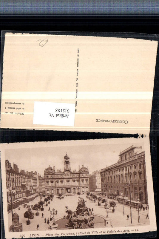 312188,Lyon Place des Terreaux l Hotel de Ville et le palais des Arts Rathaus