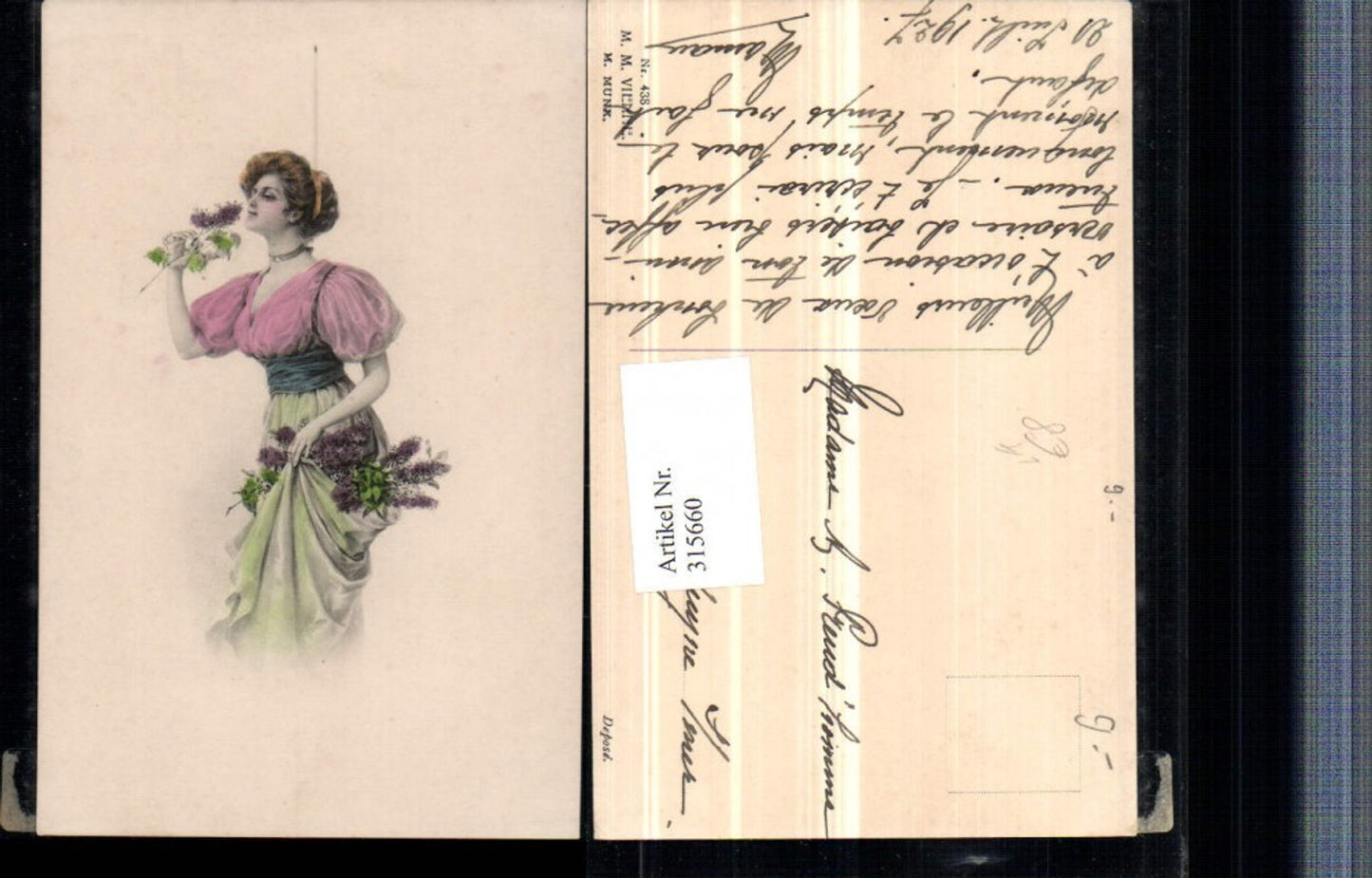 315660,M. Munk Vienne 438 Künstlerkarte Frau m. Kleid Blumen Flieder