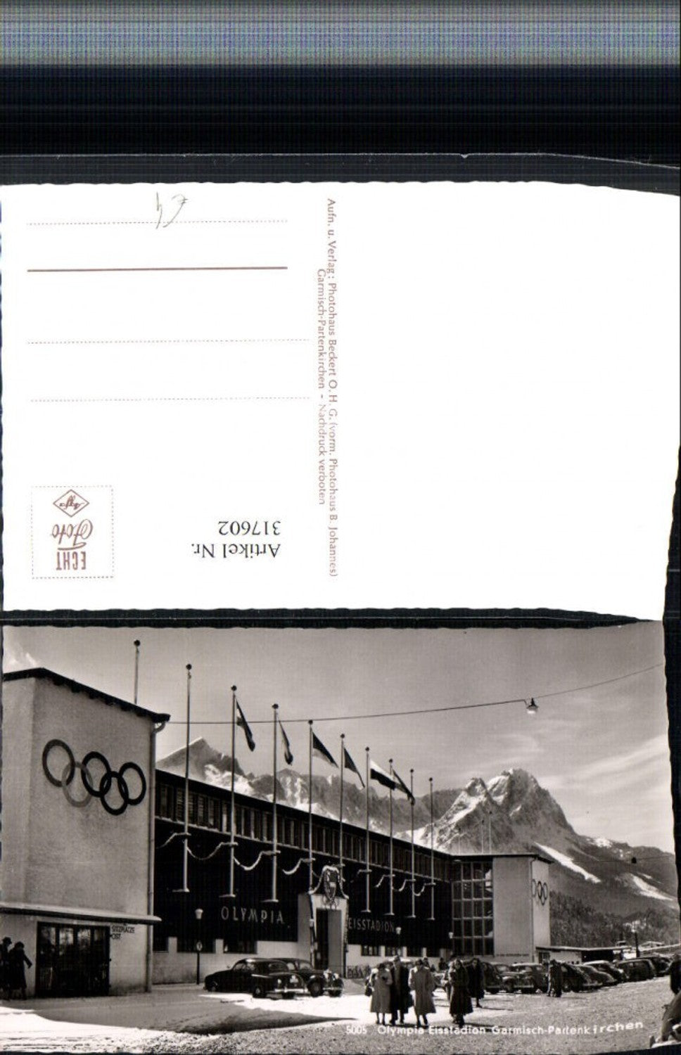 317602,Garmisch-Partenkirchen Olympia-Eisstadion Bergkulisse