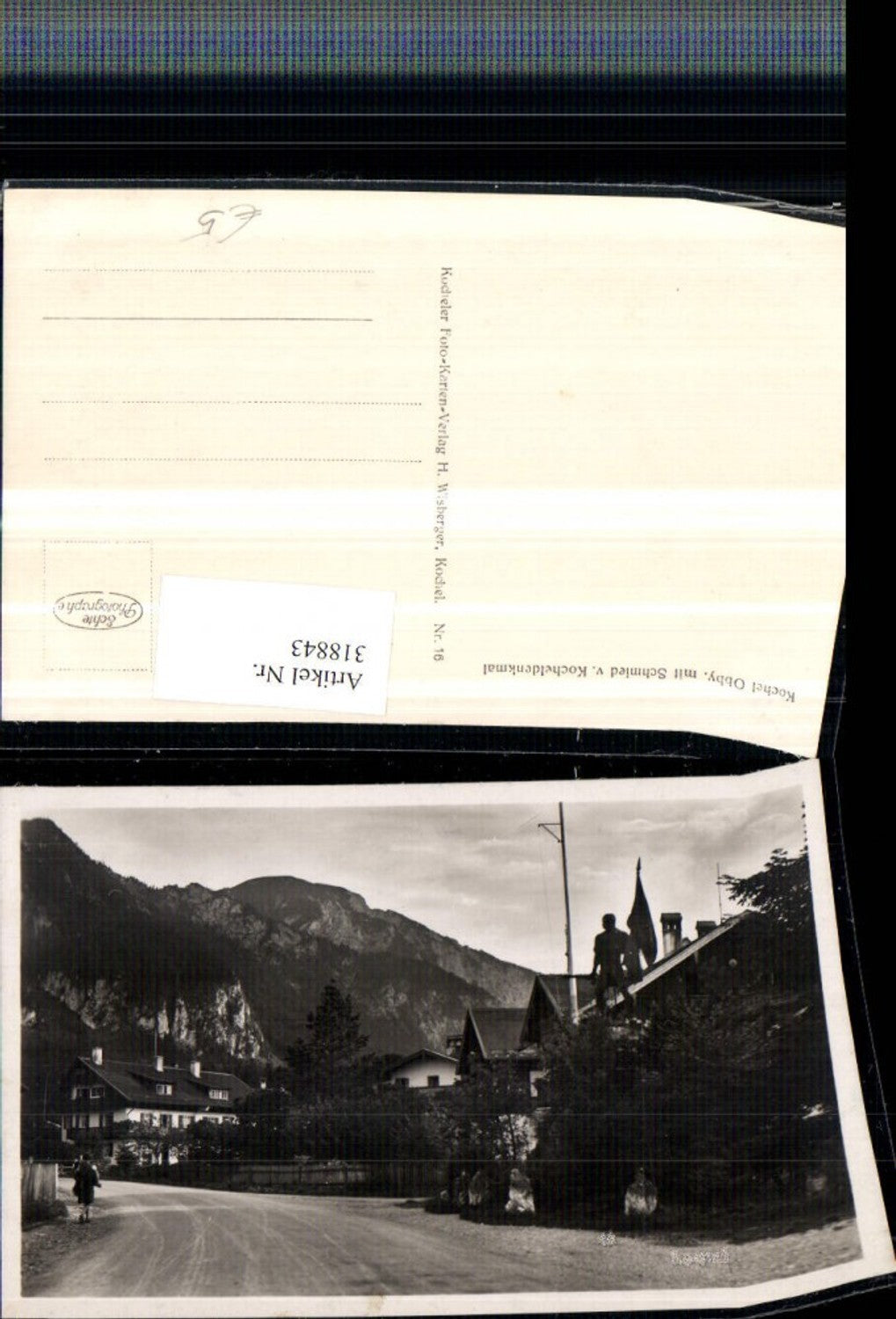 318843,Kochel Straßenansicht m. Schmied v. Kocheldenkmal