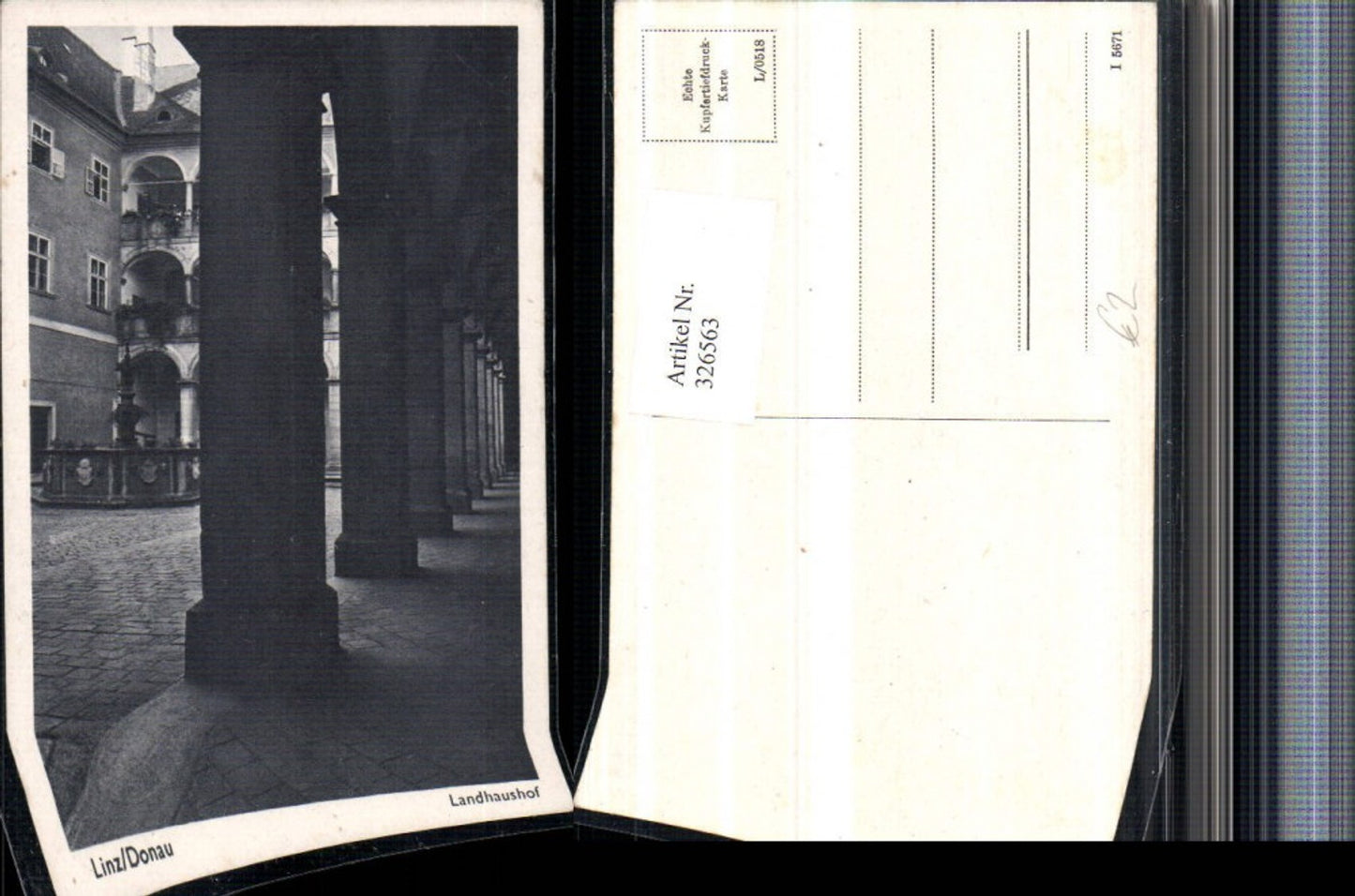 326563,Linz an d. Donau Landhaushof Säulen Brunnen