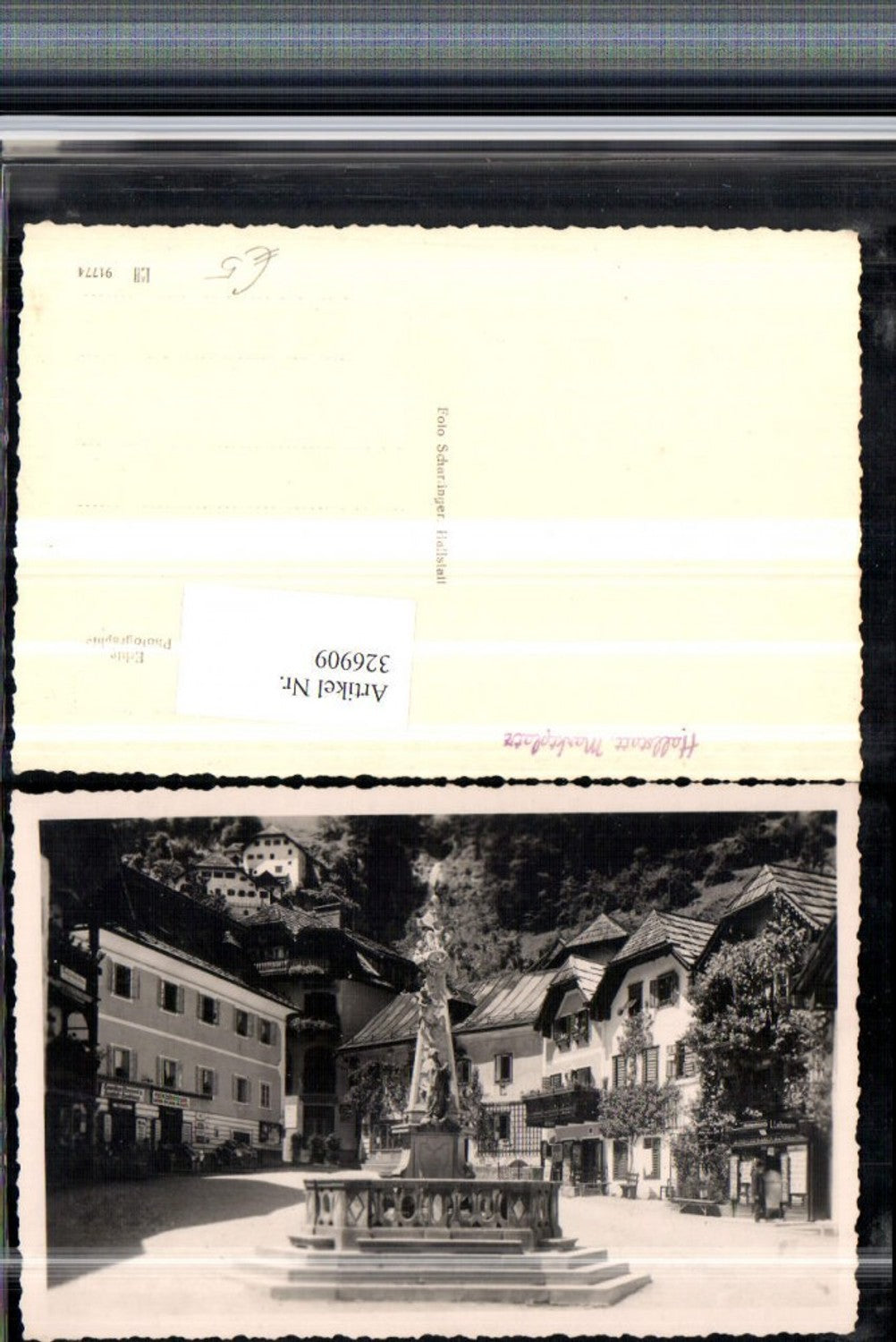 326909,Foto AK Hallstatt Marktplatz Brunnen