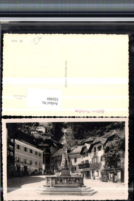 326909,Foto AK Hallstatt Marktplatz Brunnen