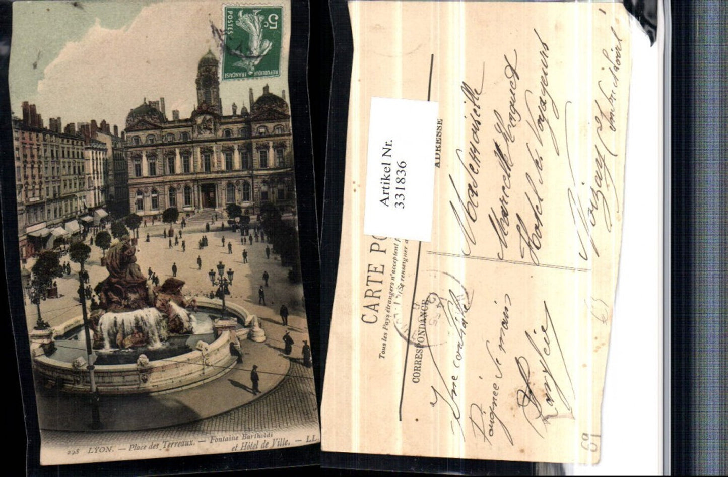 331836,Rhone-Alpes Rhone Lyon Place des Terreaux Fontaine Bartholdi et Hotel de Ville Rathaus