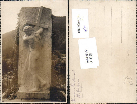 334398,Foto AK St. Gilgen Kriegerdenkmal Mann m. Kreuz