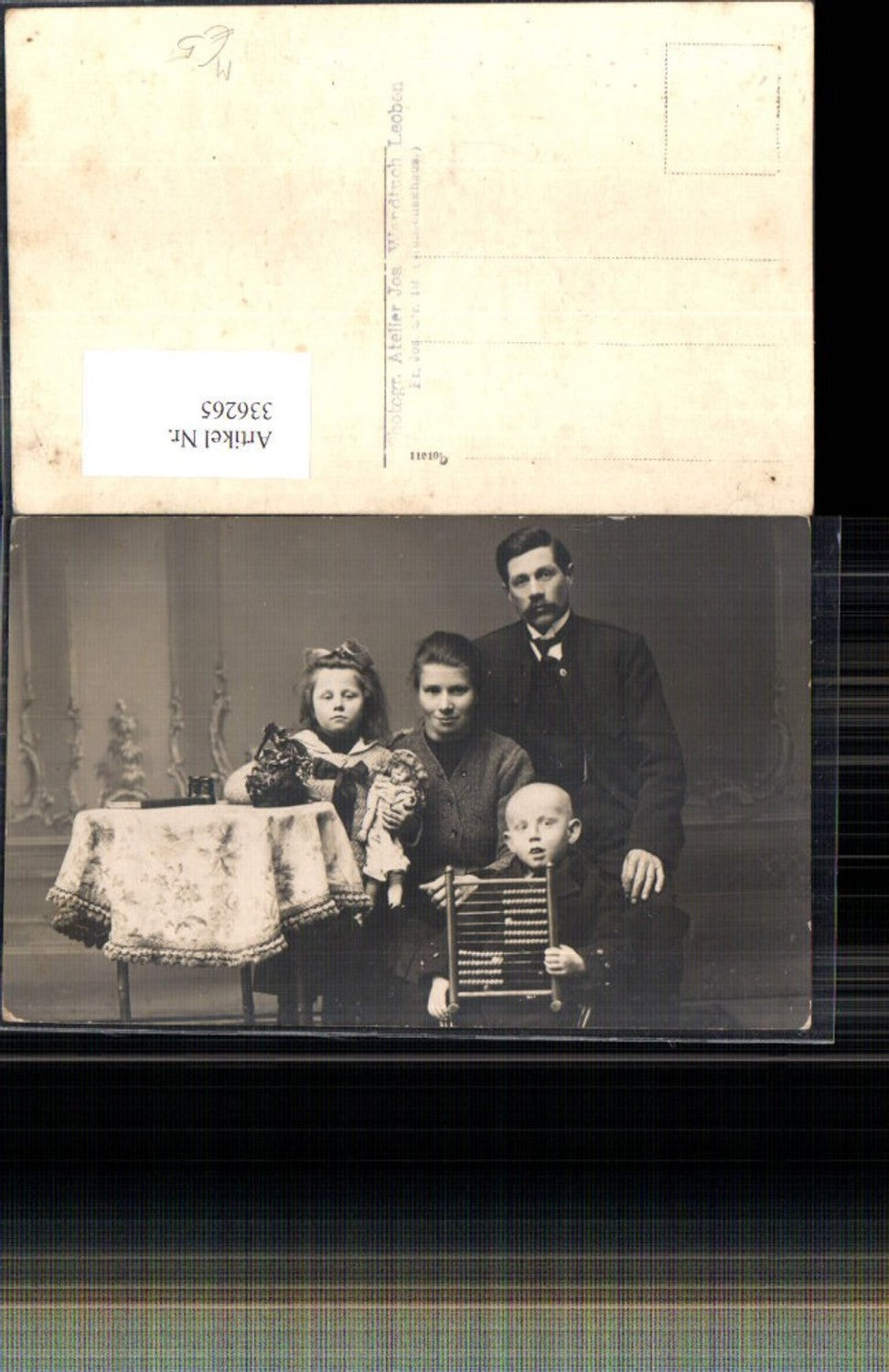 336265,Foto Ak Kind Kinder m. Eltern Familie Spielzeug Puppe Rechenschieber