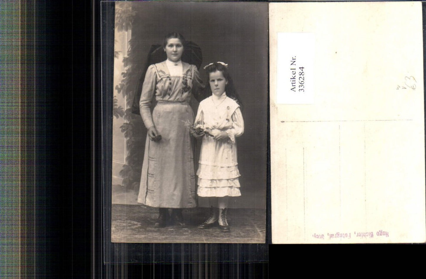 336284,Foto Ak Kind Mädchen Erstkommunion Kleid Strauß i. Hand Frau Tracht pub Hugo Bichler Steyr