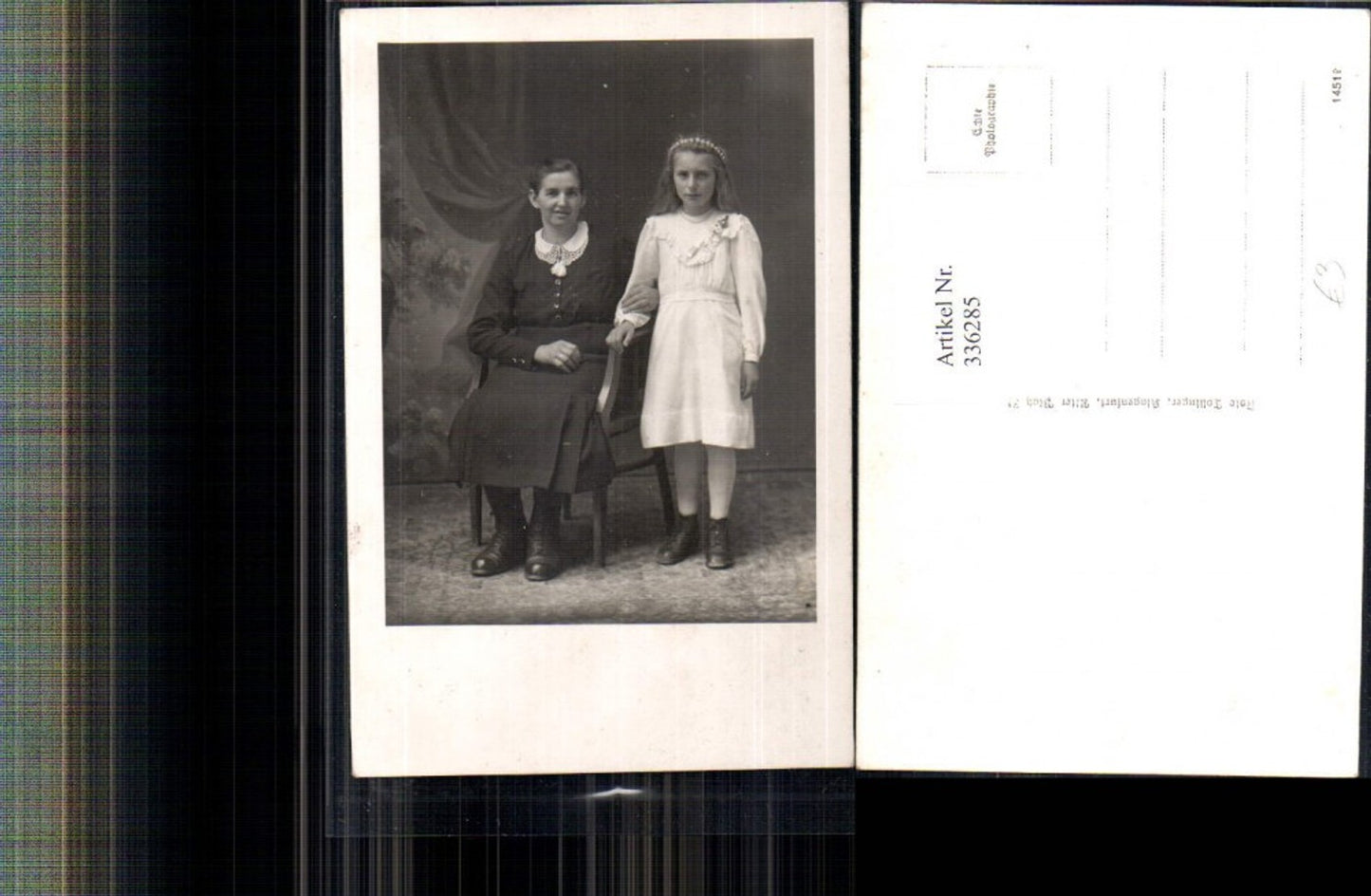 336285,Foto Ak Kind Mädchen Erstkommunion Kleid m. Frau