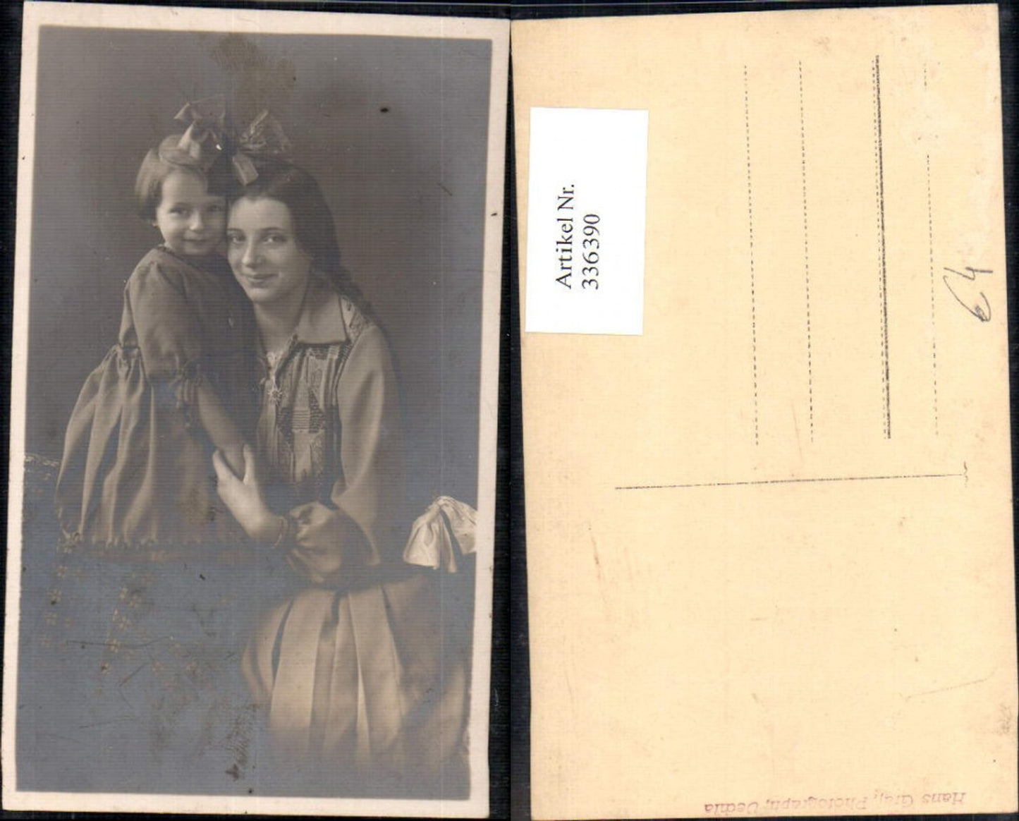 336390,Foto Ak Frau als Mutter m. Mädchen Haarschleife