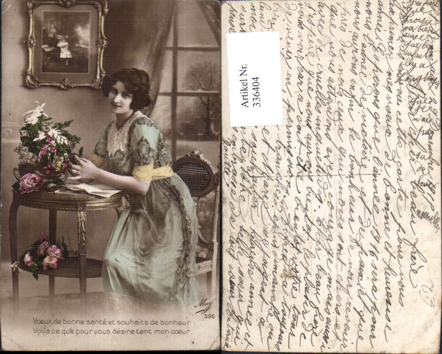 336404,Frau a. Tisch Lesen Brief Blumen Rosen Spruch